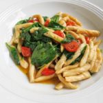 Strozzapreti Tomate Spinat 150x150 - Birnen-Topfen Ravioli mit Mandelbutter
