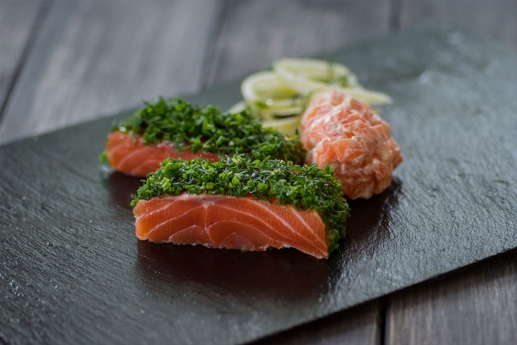 In Gin gebeizter Lachs