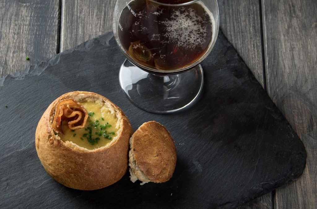 Cheddar Beer Soup im Brot Cheddar Beer Soup im Brot