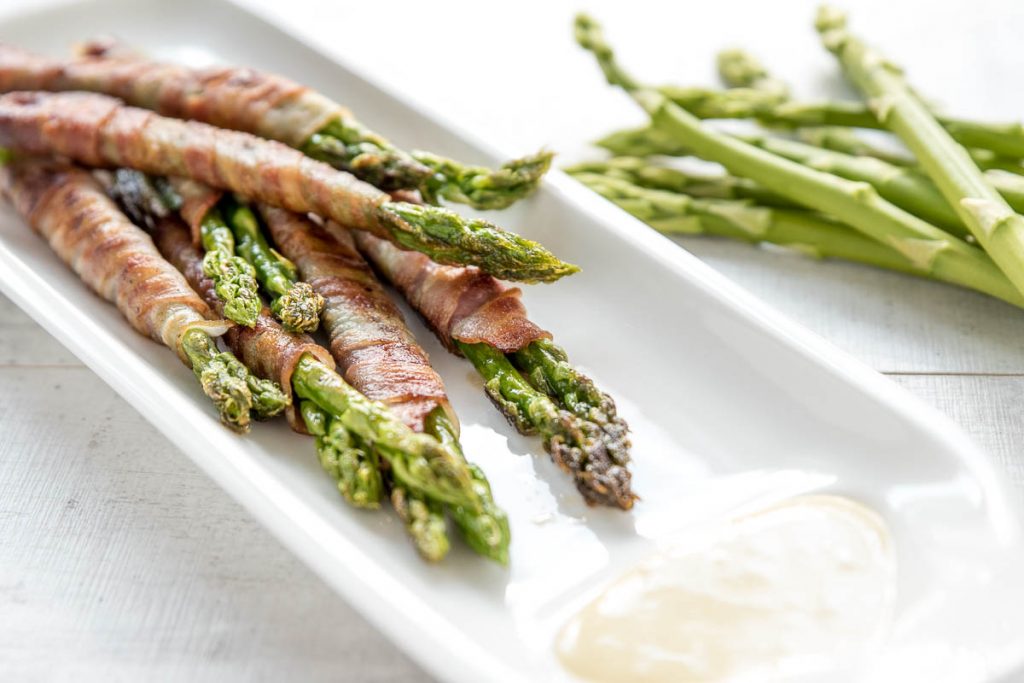 Grüner Spargel mit Speck