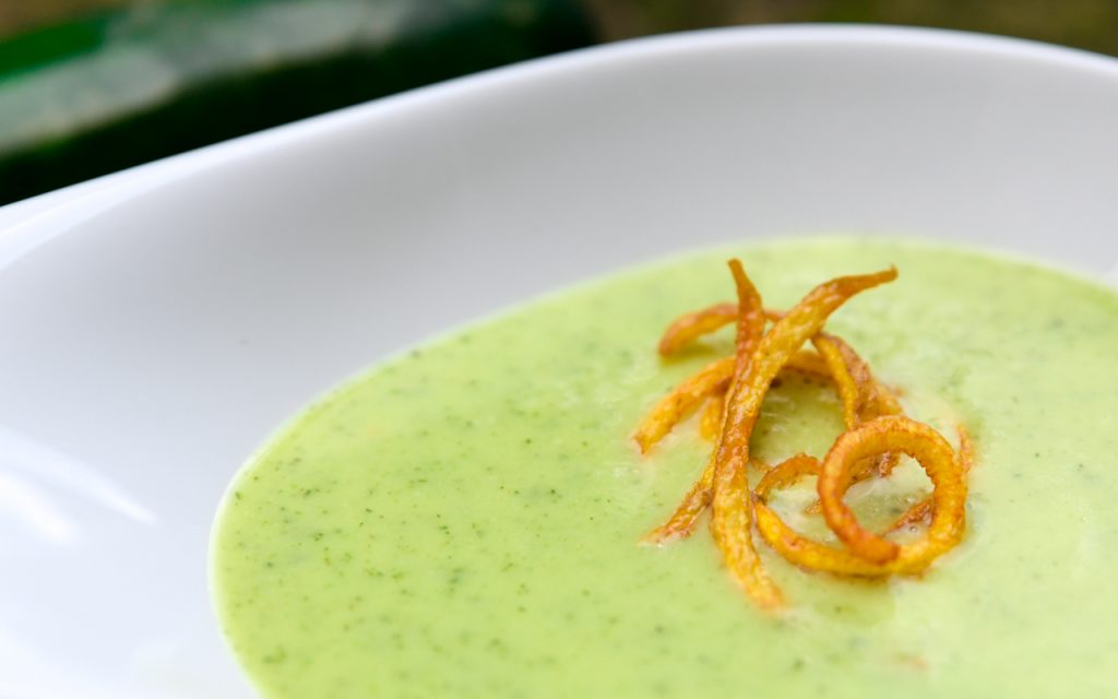 Einfache Zucchinisuppe mit ganz wenig Zutaten