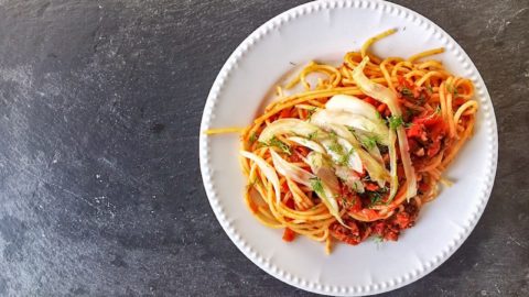 Bolognese mit Fenchel und Spaghetti. Rezept.