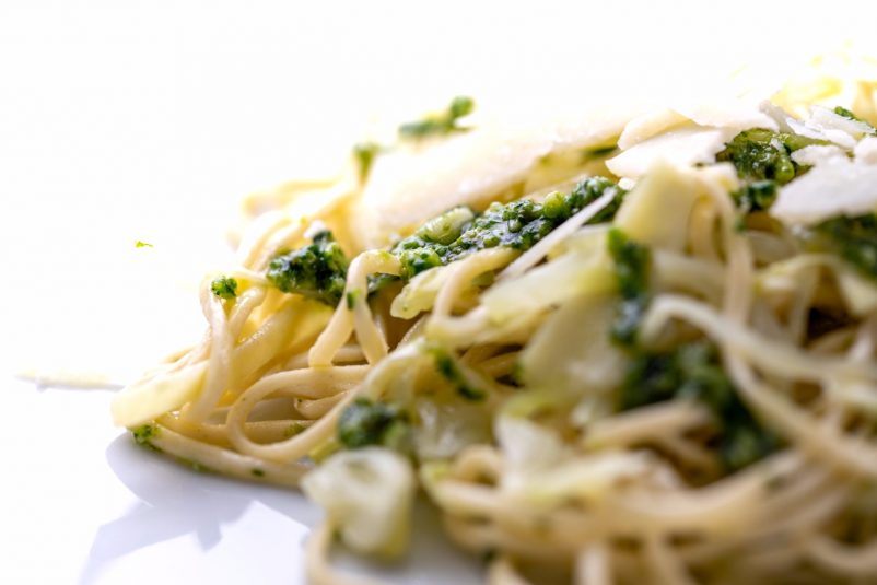 spagehtti feldsalat pesto vegetarisch 802x535 - Pasta mit Pastinaken und Pistazienpesto