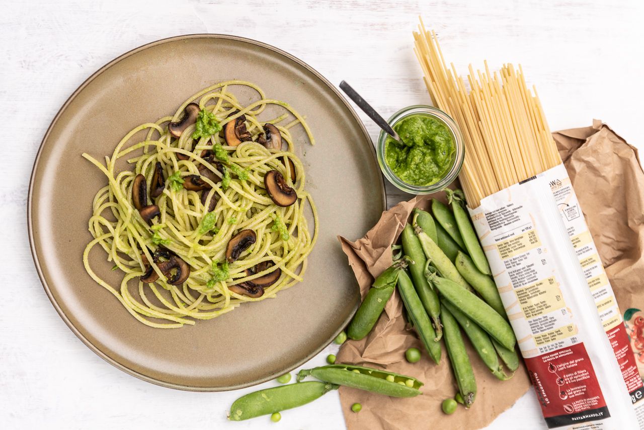 Pasta mit Erbsenpesto und Pilzen